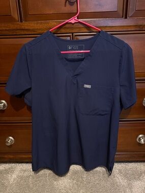 Figs Women’s V-Neck Scrub Top - FreeX Navy